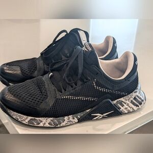 Reebok Sneakers Womens 8.5 Black Pink Snake Print Comfort Running Gym